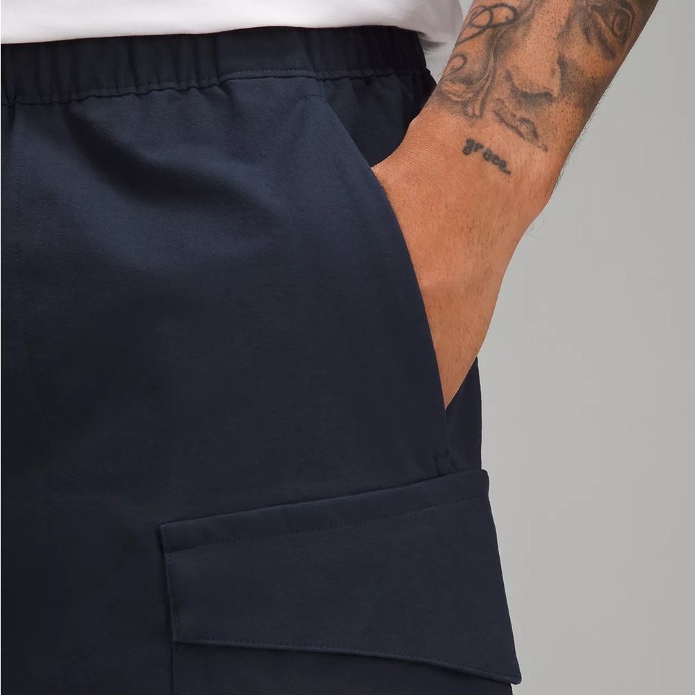 Lululemon Stretch Cotton VersaTwill Cargo Pocket Shorts True Navy (M4) - Picture 4 of 8